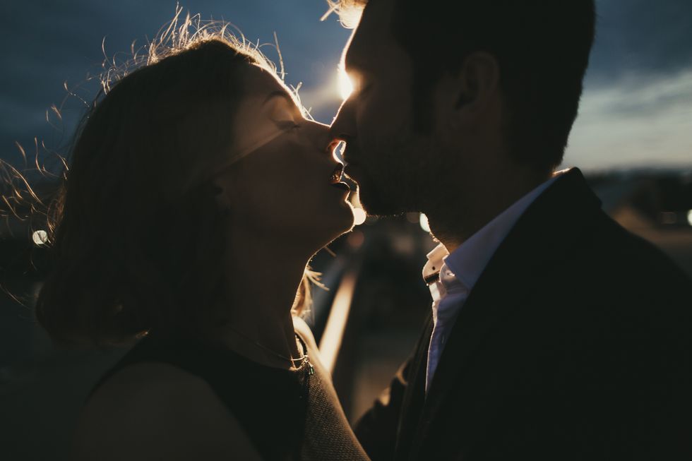 caucasian-couple-kissing-at-night-royalty-free-image-1580811880.jpg