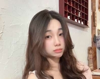 「甜美笑容」瞬间疗愈人心，街头焦点非她莫属