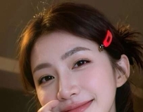 甜美颜值大解放！乌黑长发衬托绝美曲线电晕22万粉丝