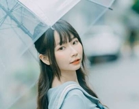 化身最美风景！黑色比基尼展现「惹火曲线」引爆目光