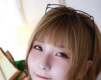 粉嫩蕾丝微露性感，诱人吐舌画面太犯规