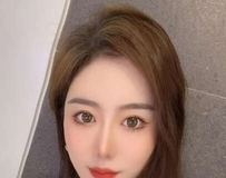 化身粉嫩玫瑰仙女，无私倾泻逆天锁骨与香肩