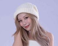 金发甜颜杀伤力爆表！球场最美风景就是她