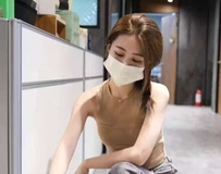 清新可人的长发正妹 让人恋爱了