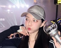 甜美笑容配上幼态细雕脸型，直击网友心