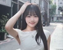 如此甜美可爱电力十足，纤细蛮腰让人惊艳