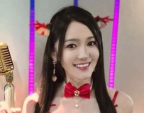 旅游女神Livia异国解放比基尼，黑发深沟长腿冲击感官