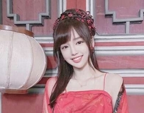 高颜值如天女下凡...气质模样让网友秒追踪！
