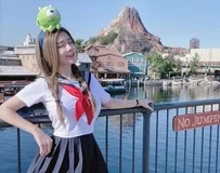 有着清纯脸蛋和傲人雪乳 网：身材真D极品