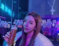 饱满坚挺双峰 如蜜桃般诱人