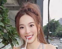 化工博士解锁红白撞色诱惑，傲人深沟让人心跳漏一拍