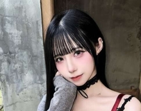 甜美女僕裝驚豔全場，日常化身Cosplay女神