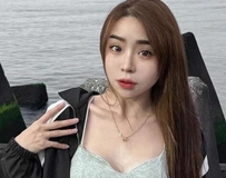 美乳正妹性感身材掳获网友芳心 眼睛好勾人