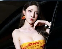 绝美颜值搭乌黑长发，逆天长腿辣度直冲天际