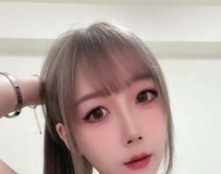 裸肤马甲勾勒极品曲线，电力满格展露无遗