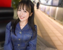 一位人氣咖啡廳女招待應徵AV女優，只因她想體驗性愛！這位可愛的女孩用甜美的笑容擄獲了顧客的心，並沉迷於乳頭帶來的快感！她高潮迭起，汁液噴湧而出！