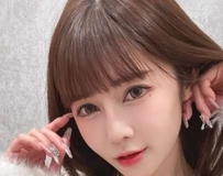 透明外套竟藏不住，饱满双峰冲击粉丝眼球