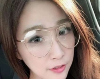 32E爆乳正妹胸前大解放完全不藏私