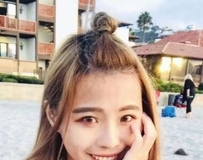 穿衣服露胸是诚意 太迷人了...