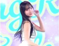 野生捕获！吴小云现身球场，激瘦雪肌甜萌应援路人