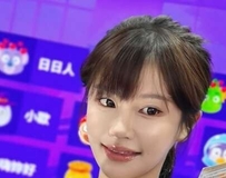 阳光笑容甜进心坎，浑然天成的好身材令人目不转睛