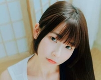 大眼甜妹带点小性感 迷人至极