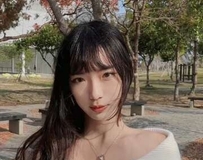私服穿搭大秀逆天比例，镜头前展现专业级诱惑
