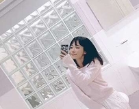 短发小清新正妹甜美进食照口爱模样惹人爱