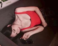 深沟细腰」S曲线太犯规，网赞：根本真人洋娃娃