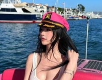 甜美笑容与紧实腰线简直是根植心底的犯罪组合