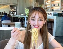 ????????????????????奶妹 IG私照超母汤：仰头视角超邪恶