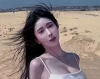 泳池 打卡！甜美巨乳、纤细啦啦队女神 视角太邪恶