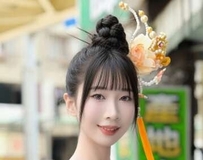 星光裙秀精致锁骨，超仙气质宛如女神降临
