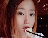 露出Q弹雪白大馒头超极诱惑
