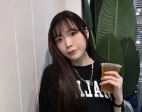 洋娃娃脸蛋好甜美 若隐若现身材非常诱人