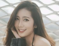 解扣辣装藏不住曲线，阳光下魅力炸裂