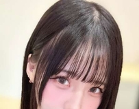 居家自拍超吸睛！蕾丝深V衬托丰满上围，可爱中散发诱惑