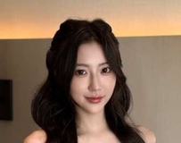 巨乳深沟美人，腹肌马甲线真实形状让人屏住呼吸