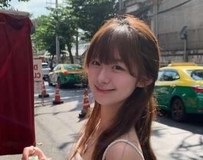 紧身套装完美贴合，极致沙漏曲线让全网心跳漏一拍