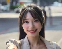 鲜黄比基尼秀高挑身段，168公分长腿比例直击心脏