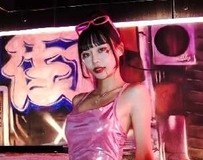 夏日解放！比基尼辣秀逆天长腿、纤细蚂蚁腰太犯规