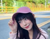 粉嫩上衣搭长发仙气尽现，清纯笑容瞬间狙击心脏