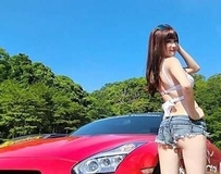 「纸包不住火、但胸包得住你」整个城市都是舞台 阳光正妹