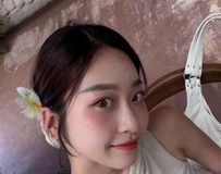 皮衣下黑蕾丝心机若隐若现，网赞：这老师太犯规！