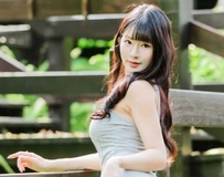 时尚穿搭惊艳全场 完美比例让人魂牵梦萦