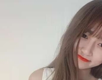 清新高冷正妹 拥有纤细嫩腿和高颜值 好想把她带回家～