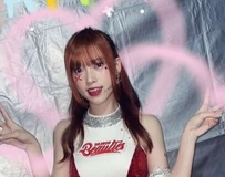 红发比基尼解放白皙美肌，甜美外表下S曲线超有料