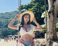 胸前风光「惊艳全场」，反差穿搭引爆话...
