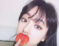 精致的脸旁 和火辣的身材 网友：石更